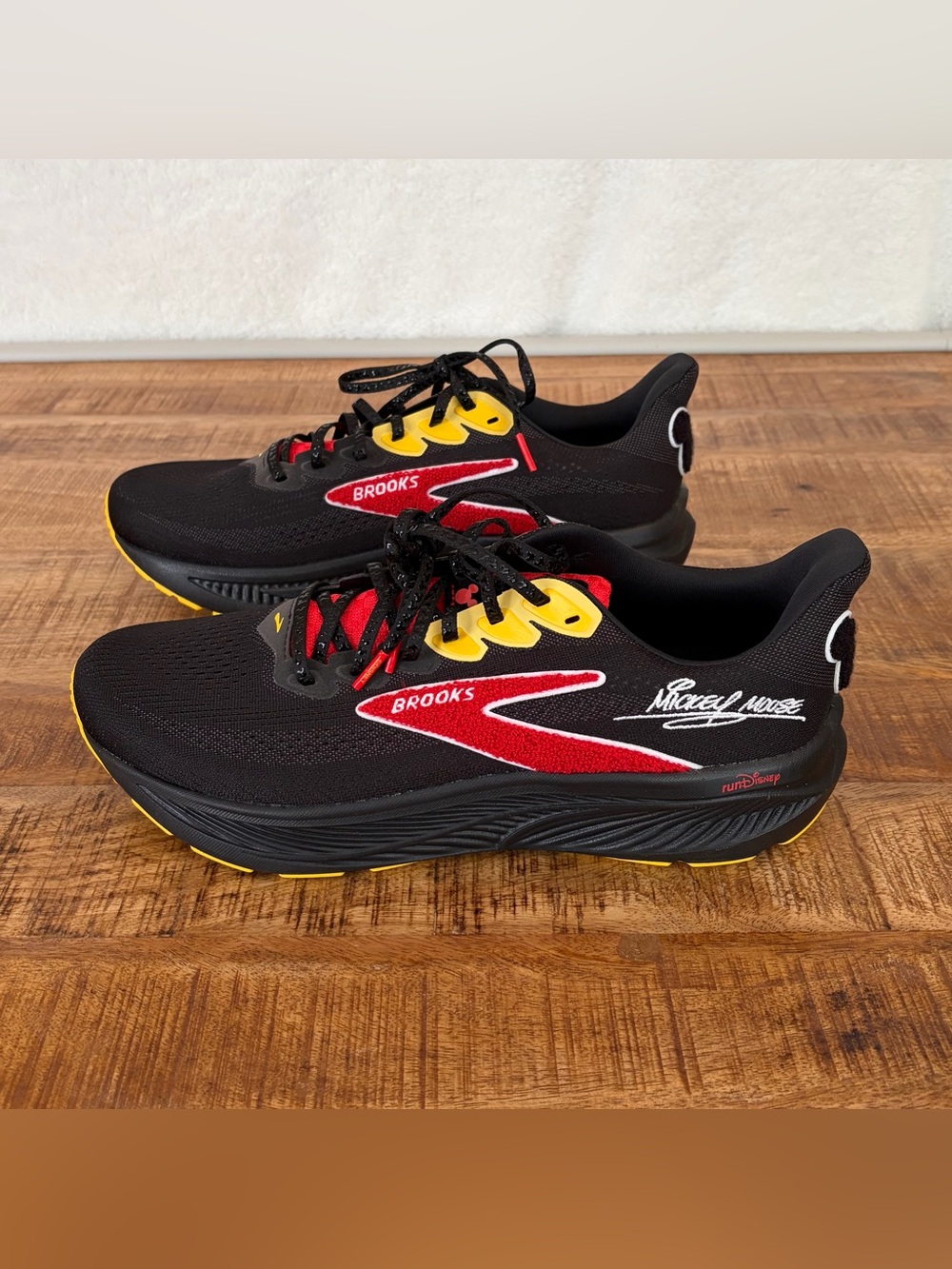 NEW Brooks Ghost 17 Mickey Mouse Run Disney Running Shoes - Picture 4 of 10